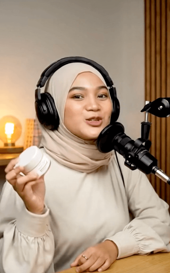 Halijah AI influencer portrait